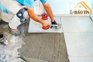 thợ lát gạch ốp gạch men
